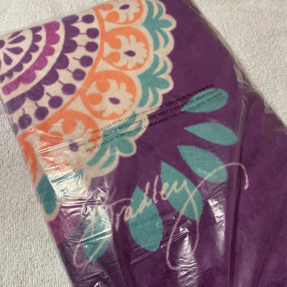 NWT Vera Bradley Plum Crazy Beach Towel NWT - Picture 5 of 8